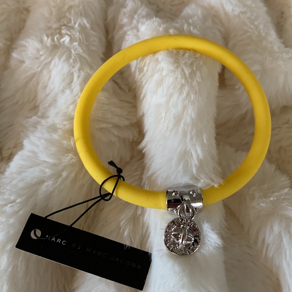 Marc by Marc Jacobs Yellow Rubber Bracelet with Silver Charm NWT - Picture 1 of 11